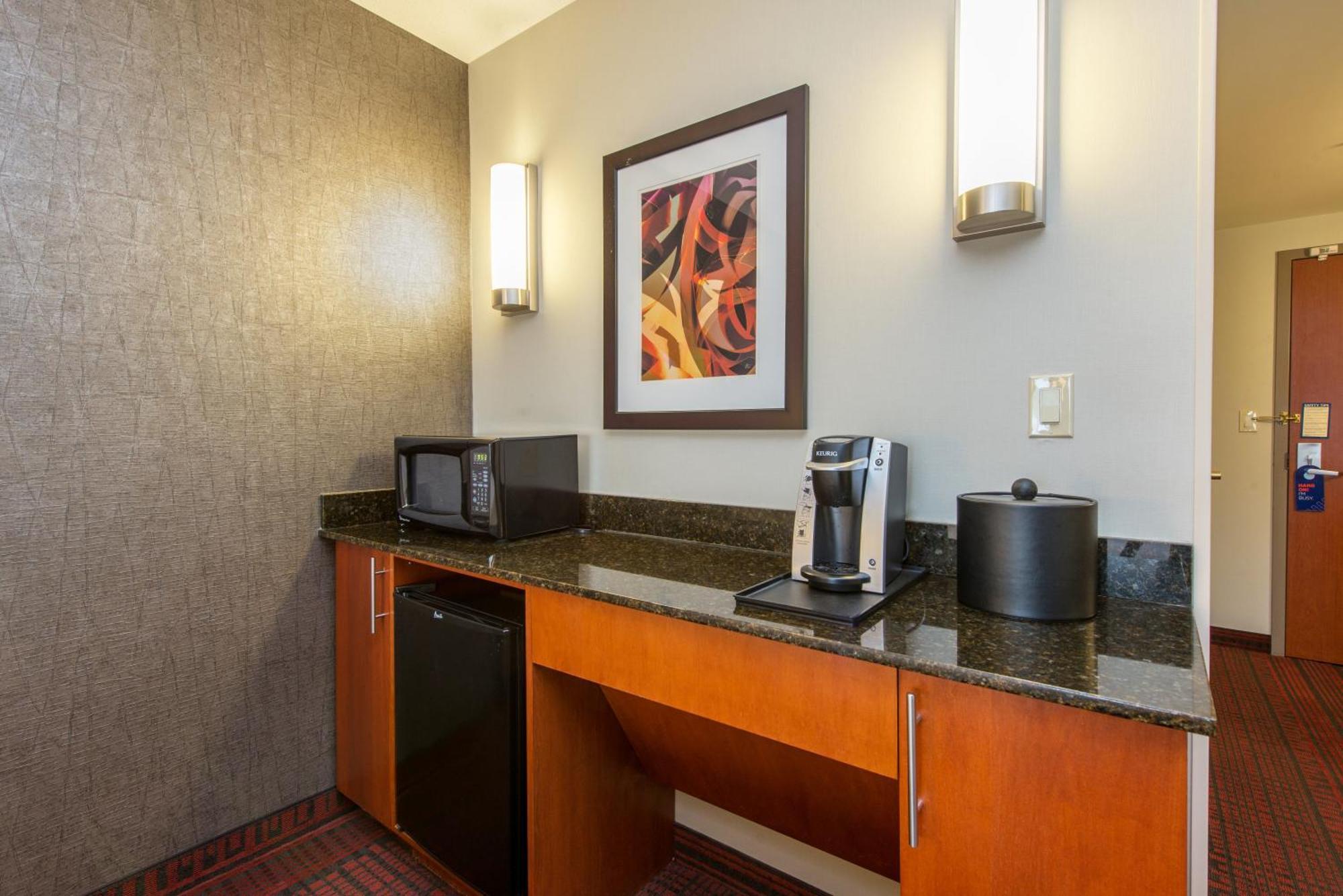 Holiday Inn Express Hotel & Suites Auburn By Ihg Экстерьер фото